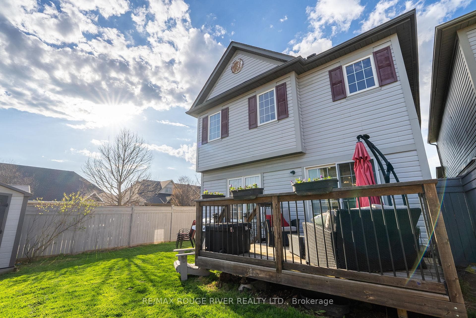 94 Donlevy Crescent photo 35
