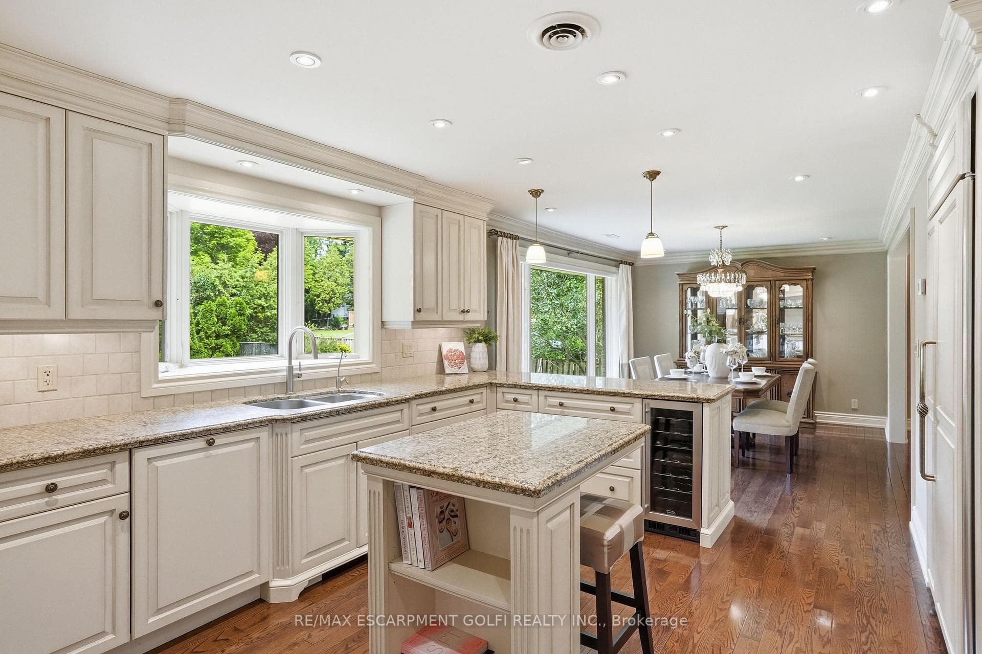 5 MAPLE Avenue photo 9