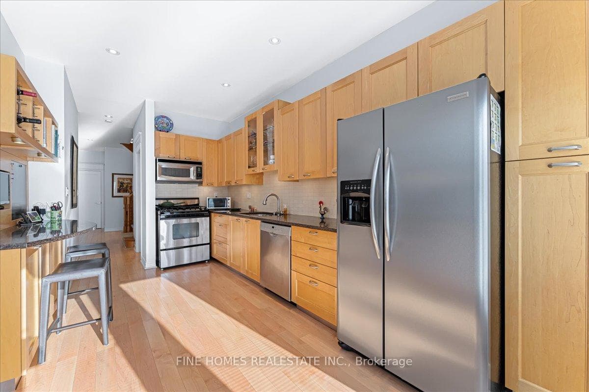 54 Kingsbridge Circle photo 9