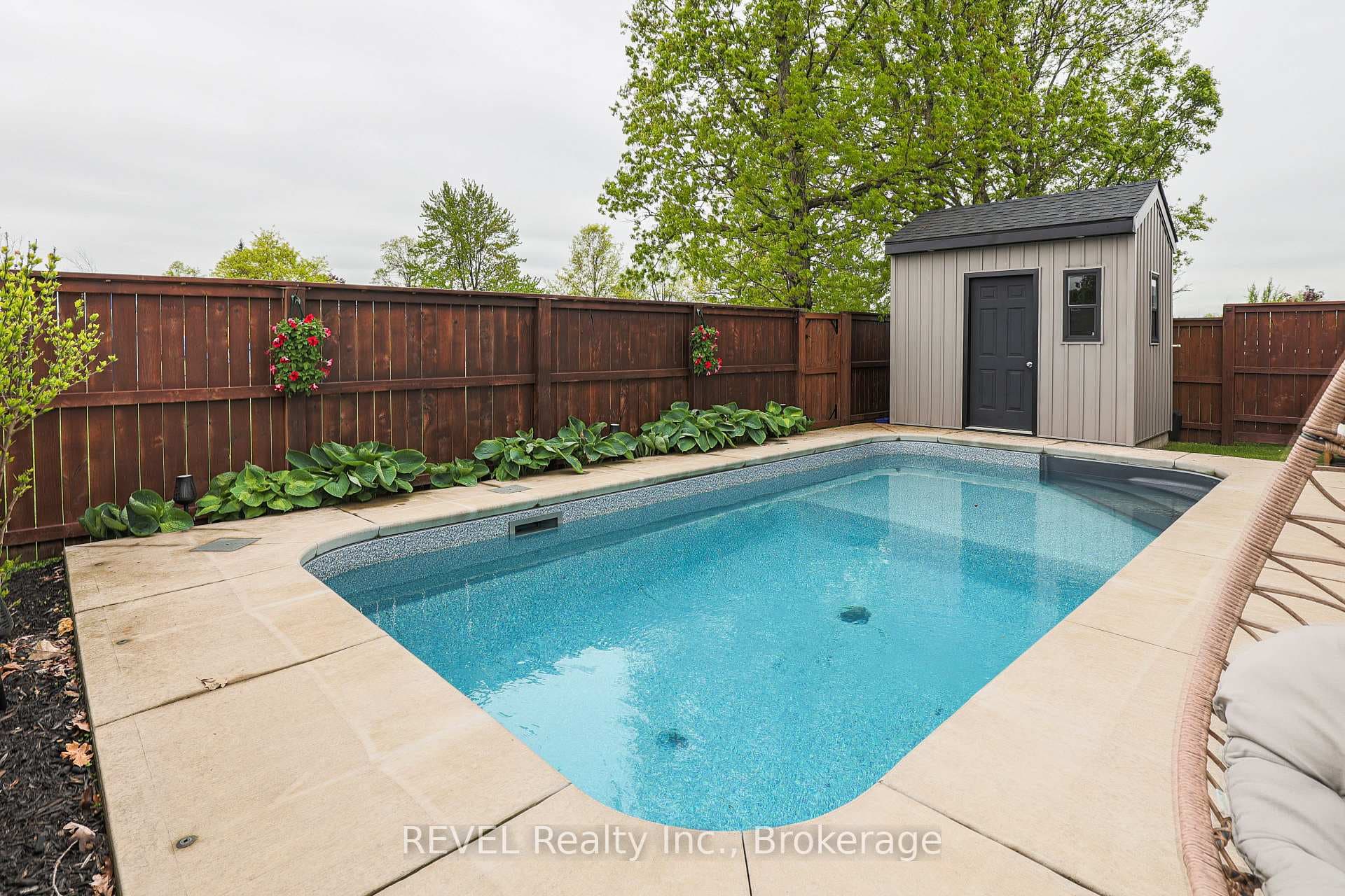 15 Willowbrook Drive photo 9