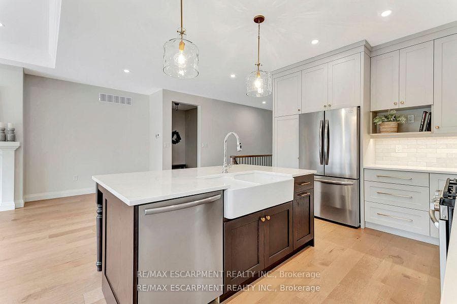 605 St. Andrew Street photo 8
