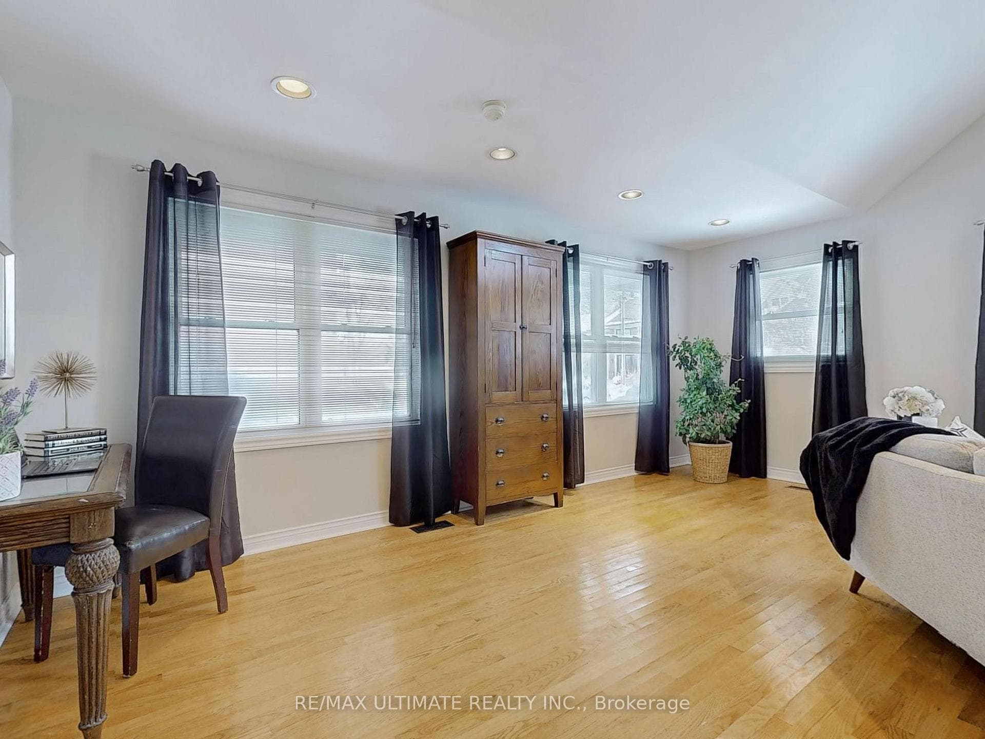 467 Poplar Avenue photo 11