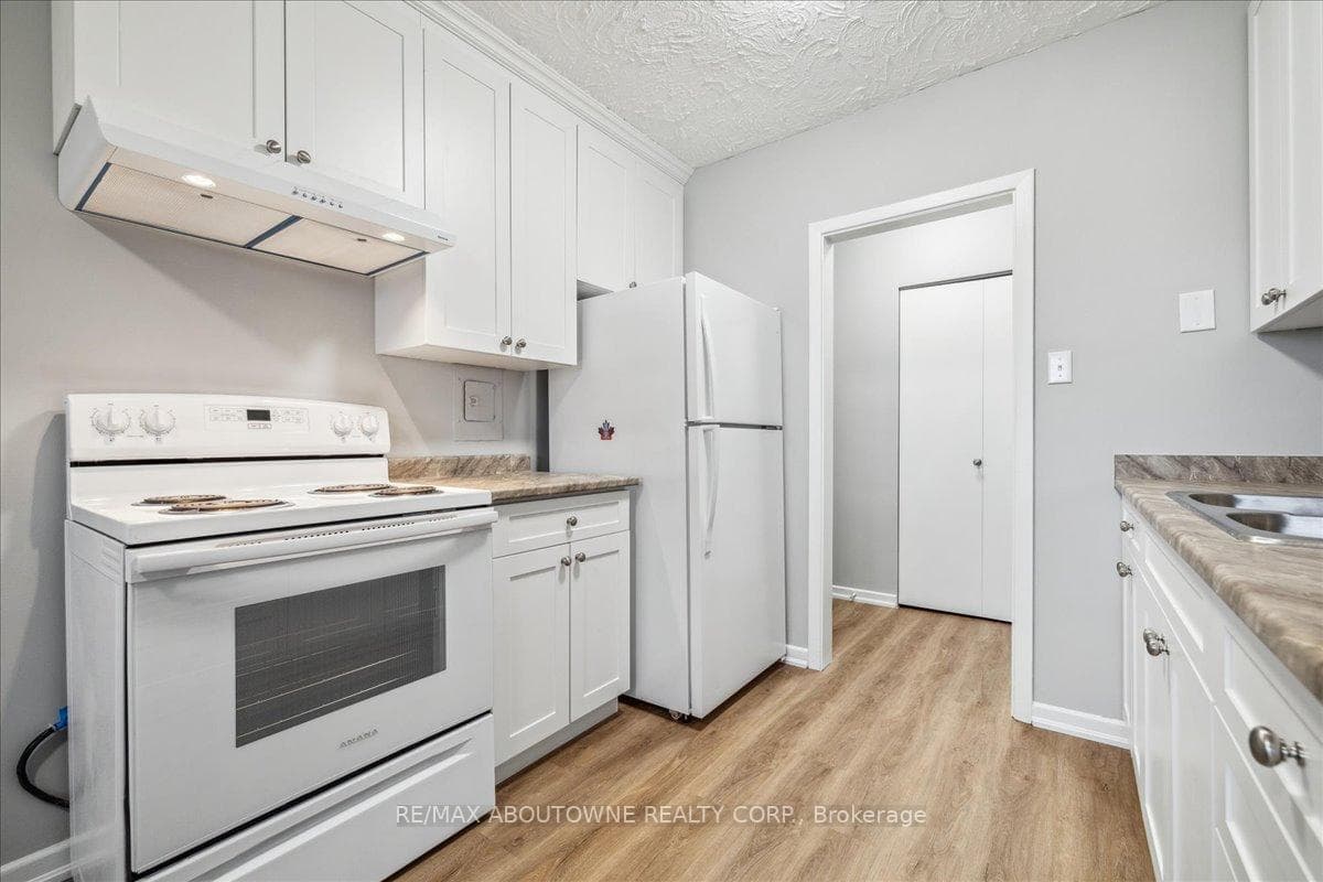 2350 Queensway Drive Unit 3 photo 23