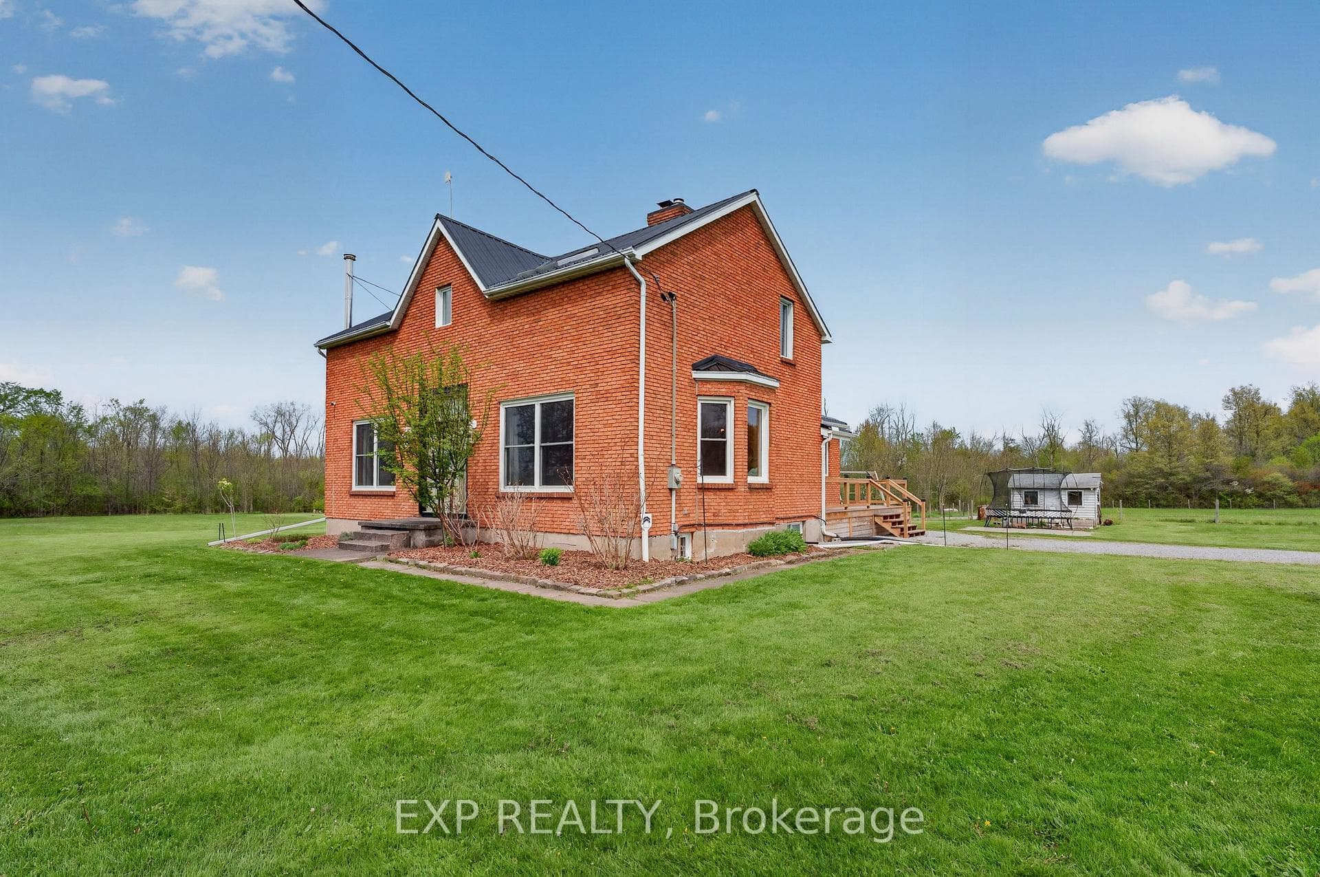 2266 Pettit Road photo 5