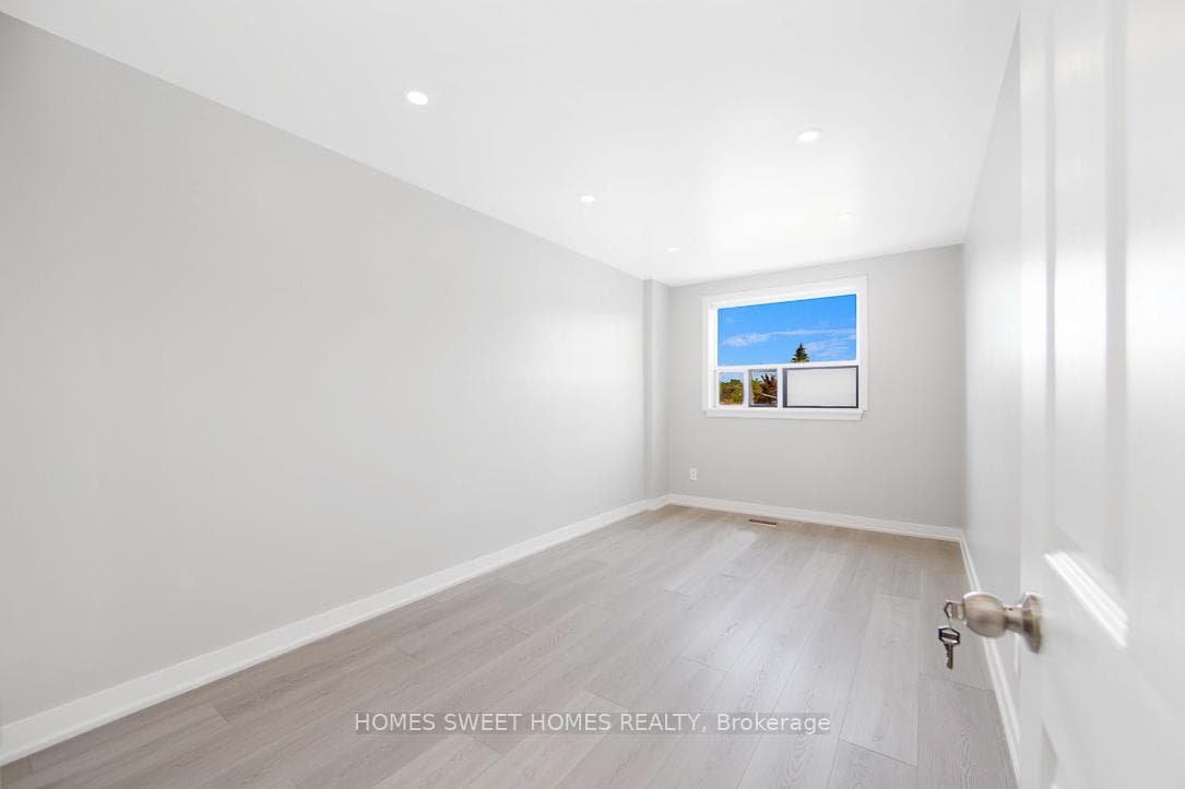 1352 Kennedy Road Unit A photo 5