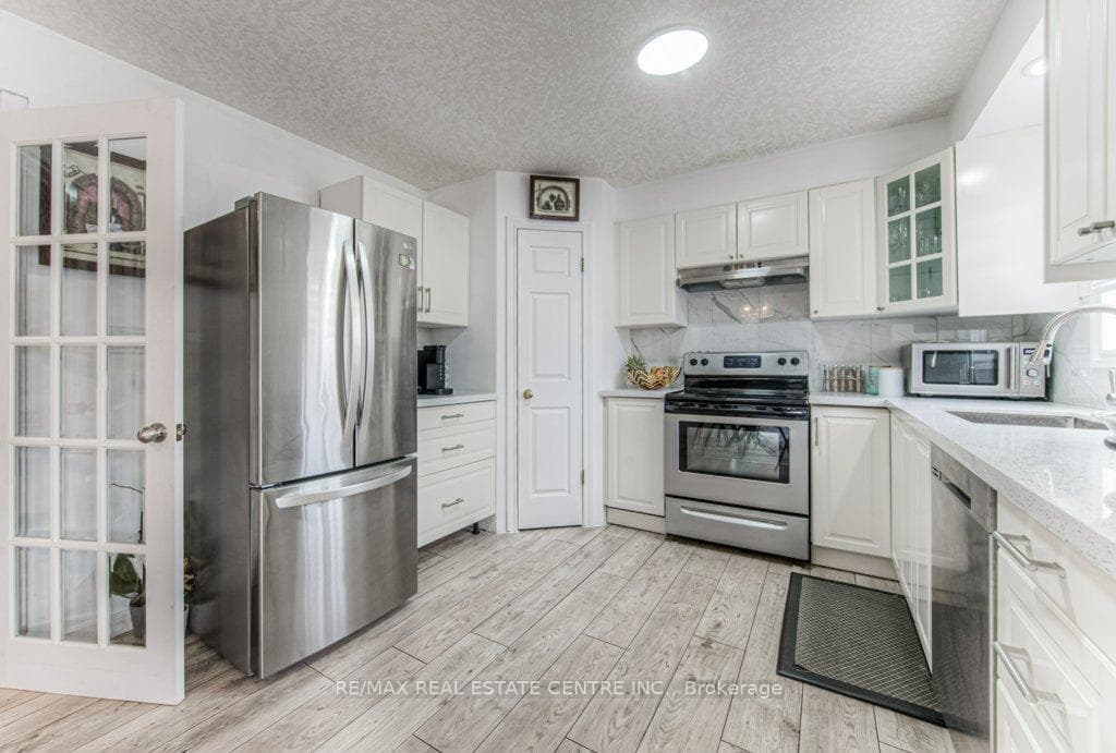 65 Ralgreen Crescent photo 15
