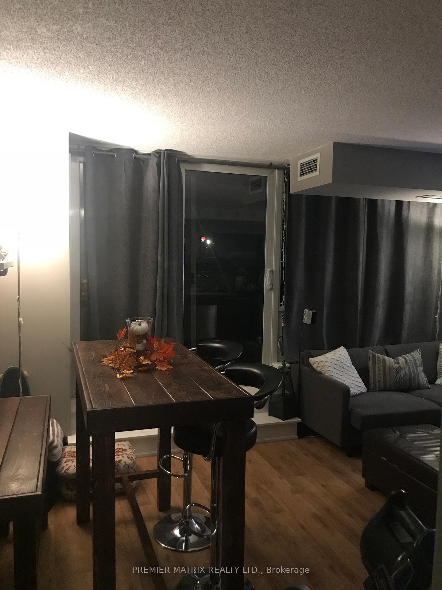 38 Joe Shuster Way Unit 1811 photo 5