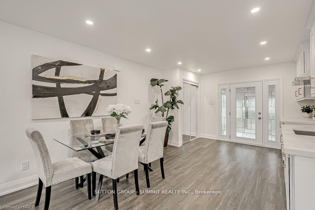 16 Upper Canada Drive Unit Upper photo 10