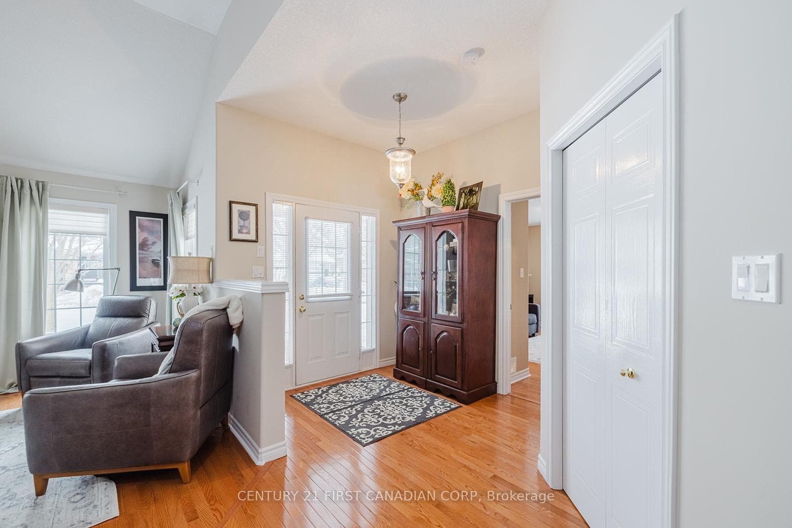 937 Silversmith Street photo 4