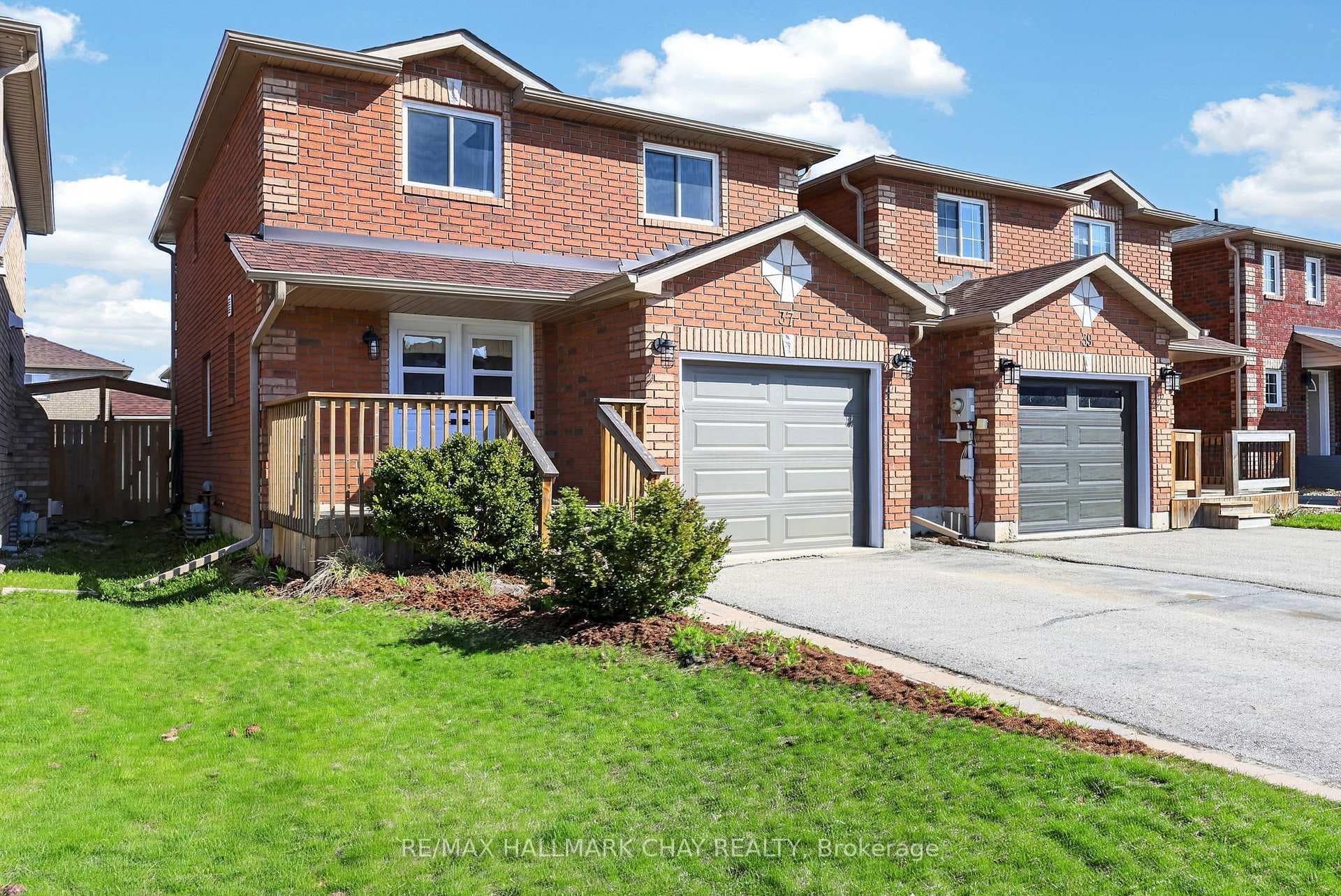 37 Majesty Boulevard photo 3