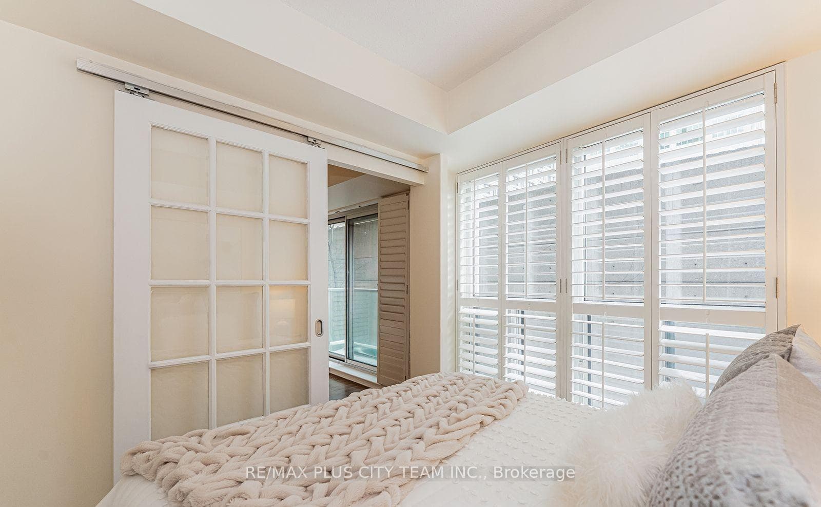 8 Park Road Unit 1716 photo 12