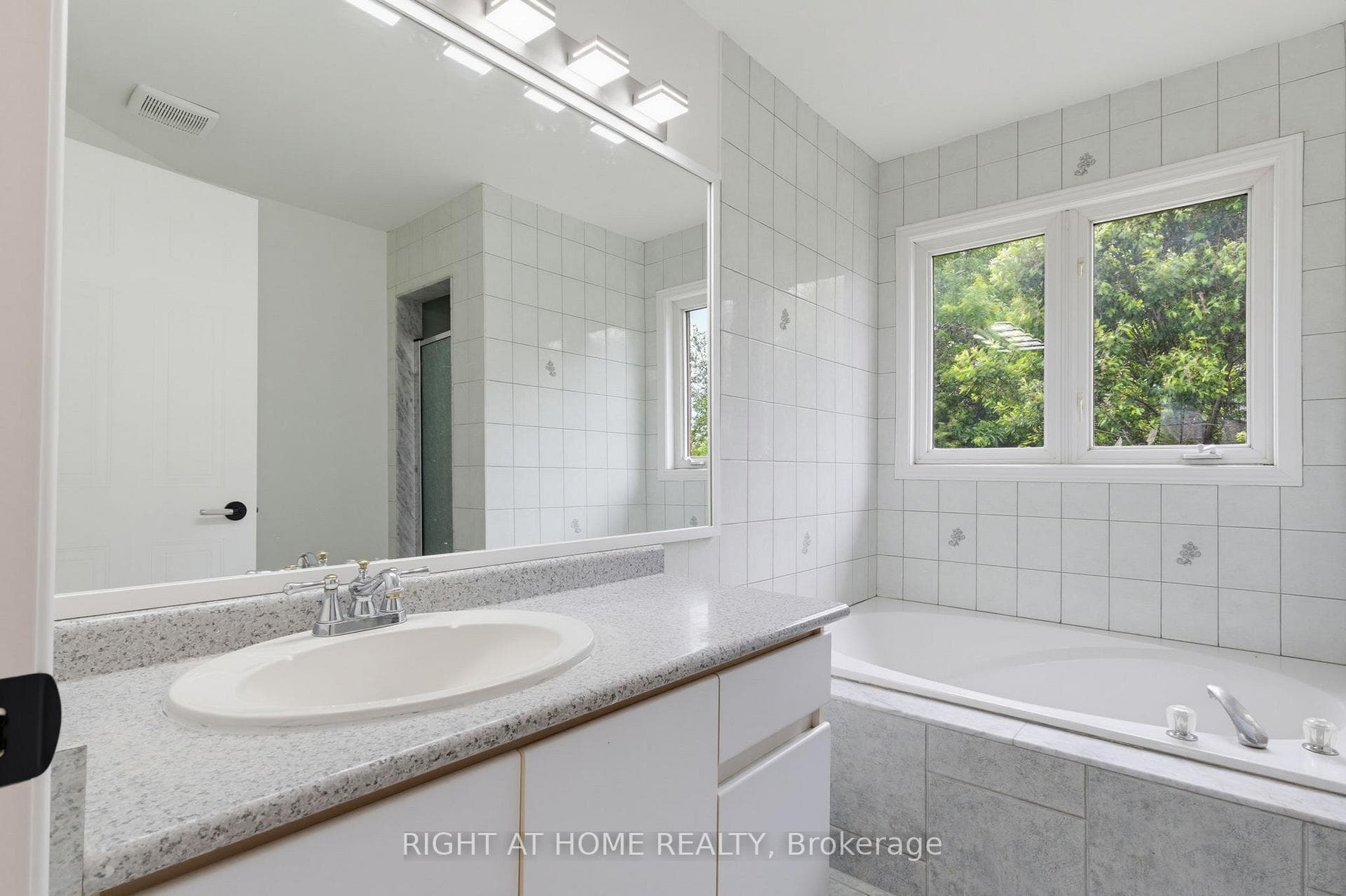 1087 Augustus Drive photo 26