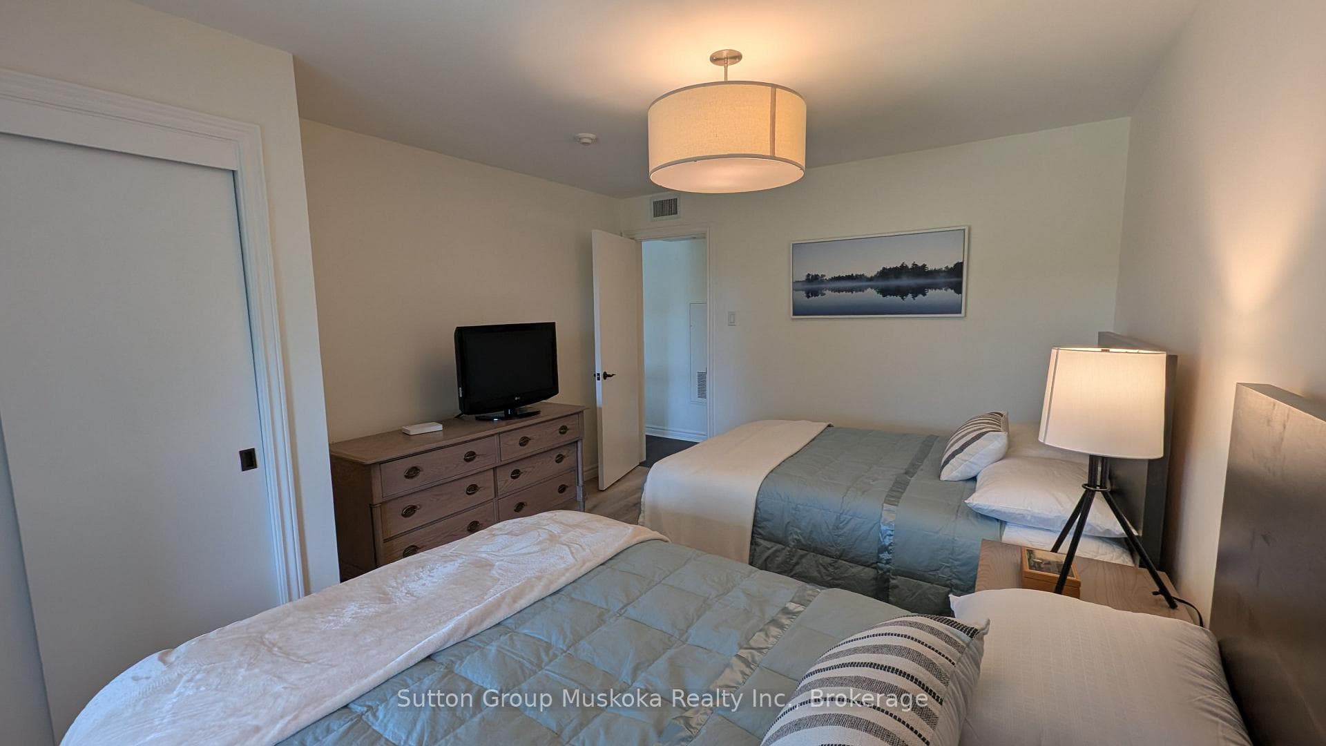 52-205 Deerhurst Drive photo 9