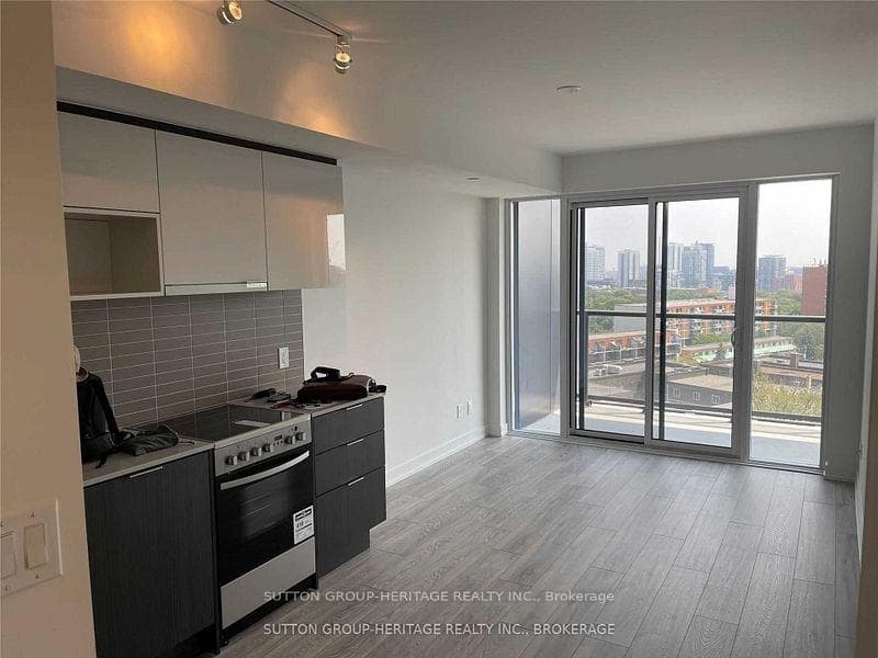 159 Wellesley Street Unit 907 photo 2