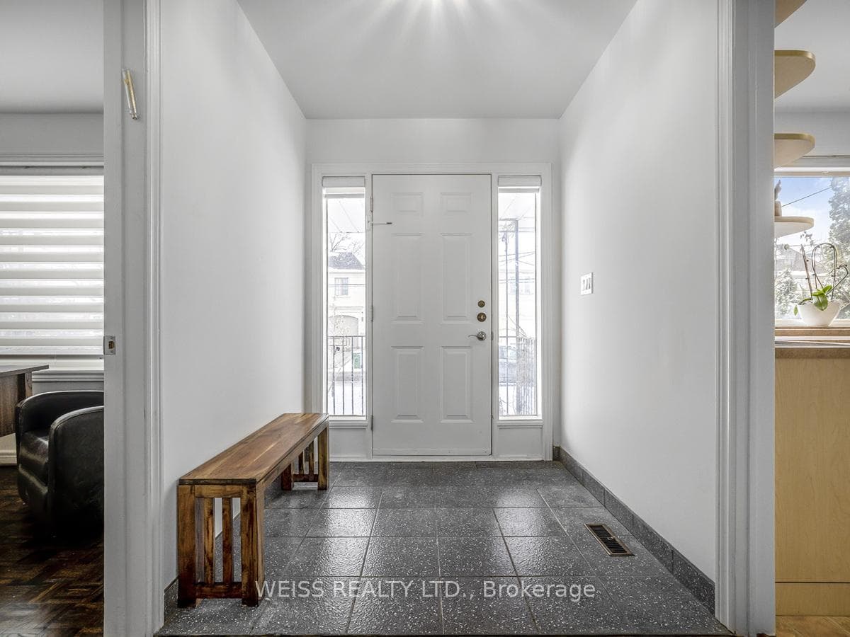 98 Frontenac Avenue photo 4