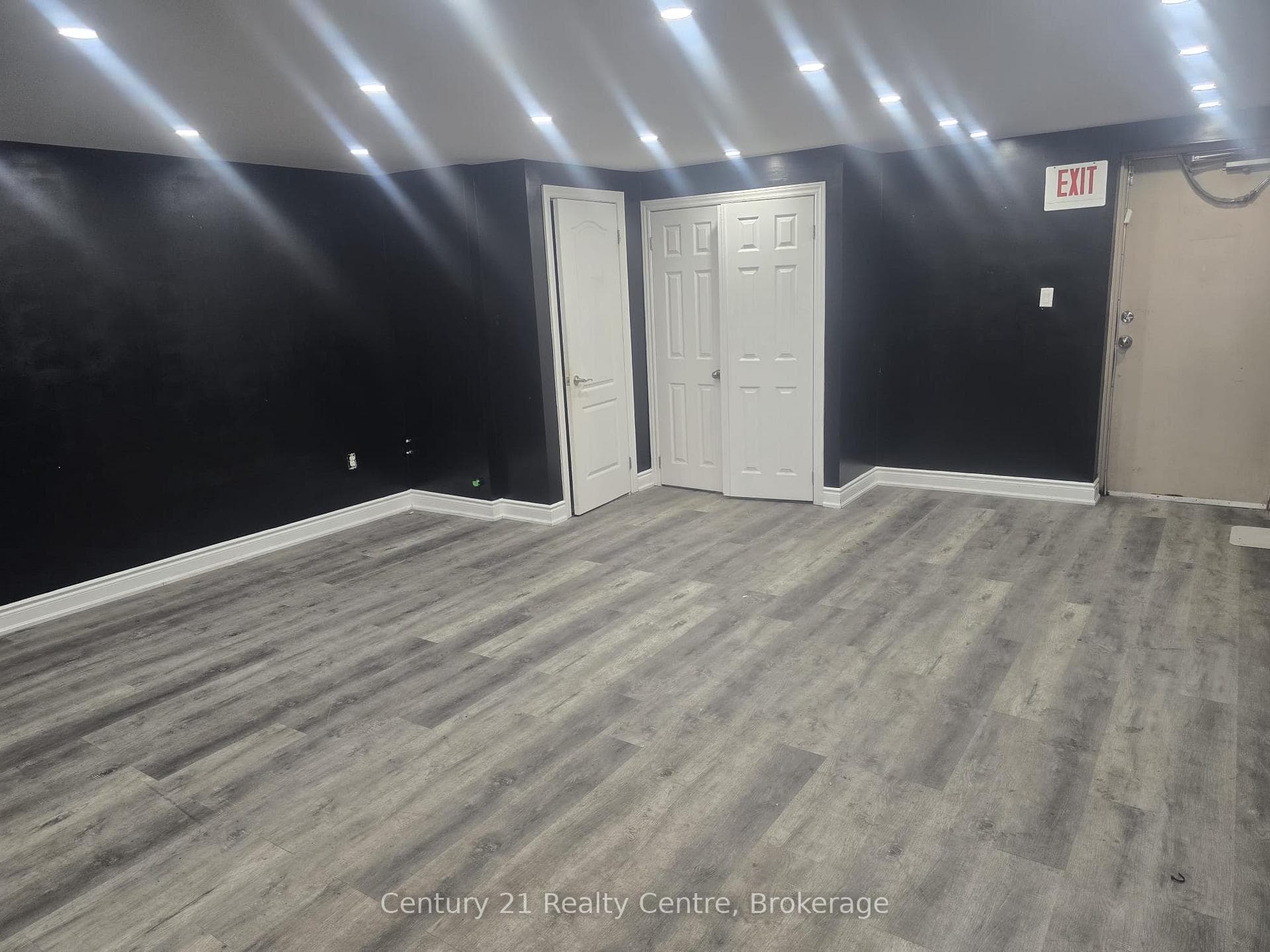 341 Parkhurst Square Unit 4 photo 5