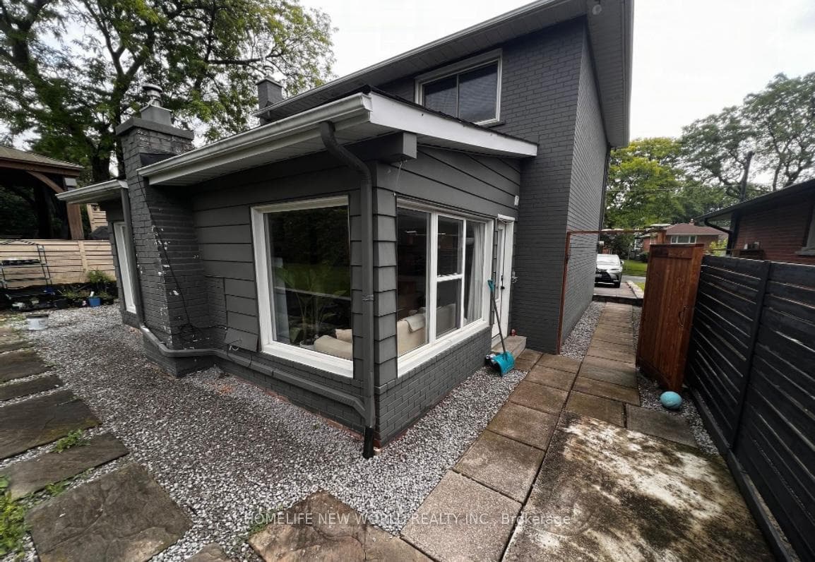 30 Castlegrove Boulevard Unit Upper Sunroom+Lower Level photo 4