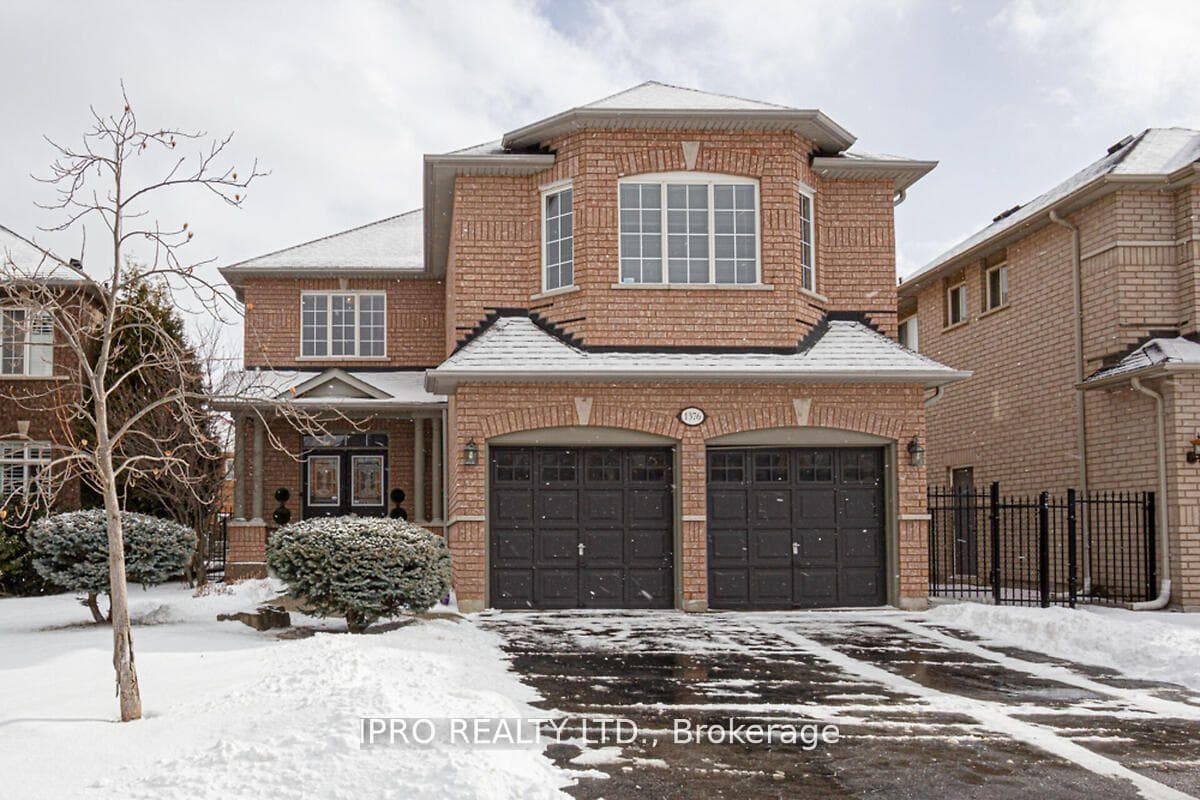 1376 Kingsgrove Place photo 2