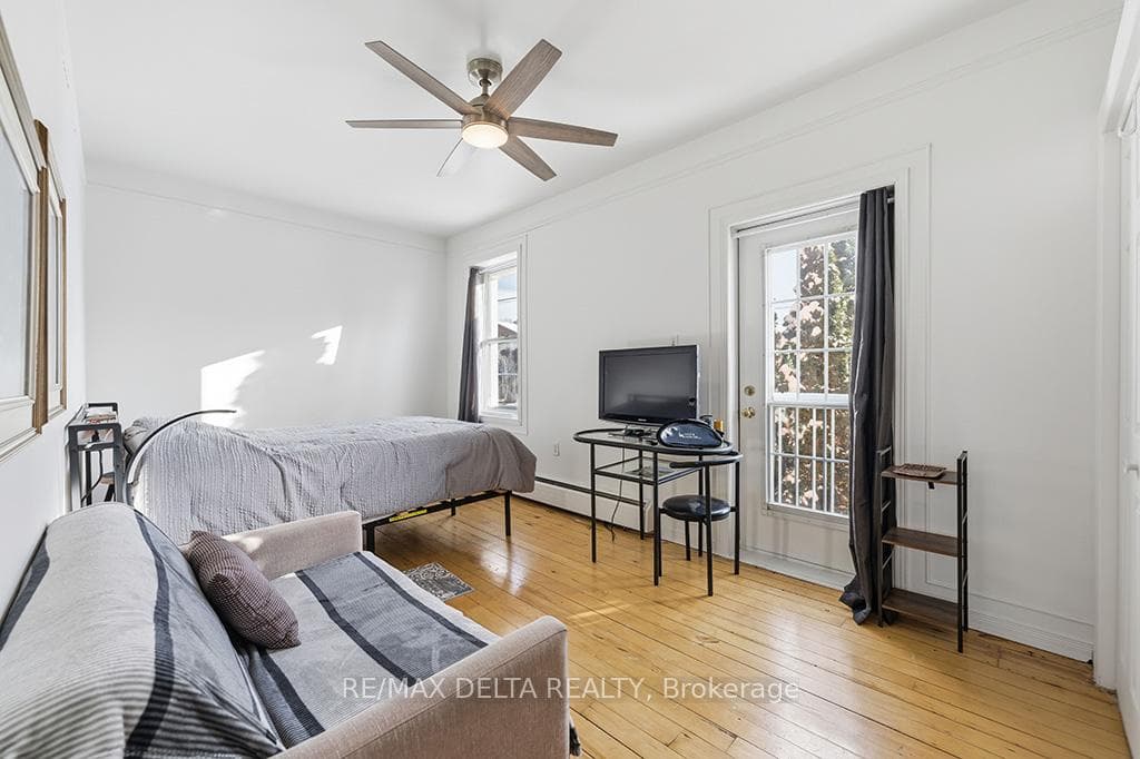 2-bed apt.: BR #1
