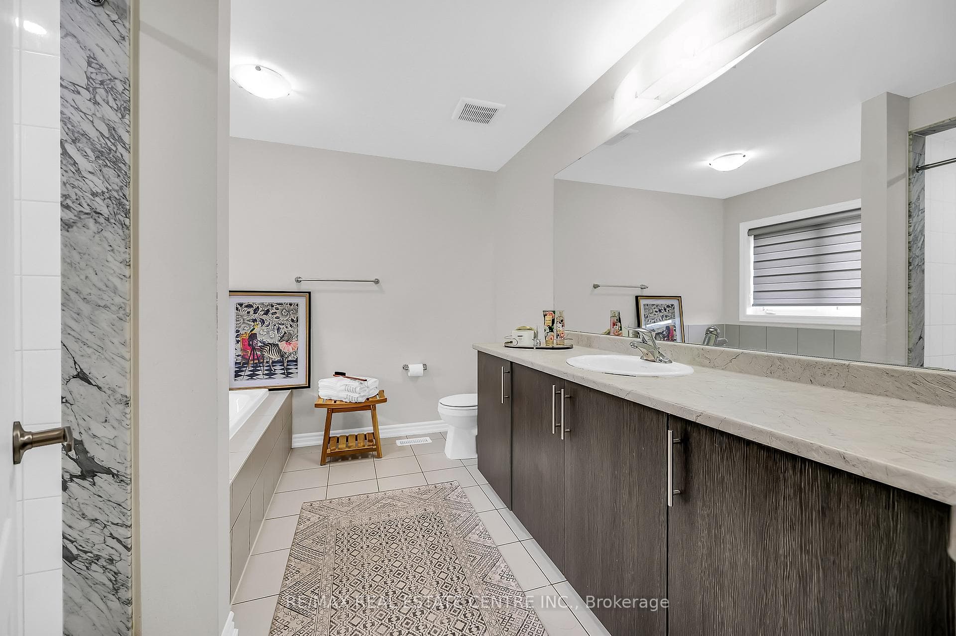 198 Whithorn Crescent photo 31