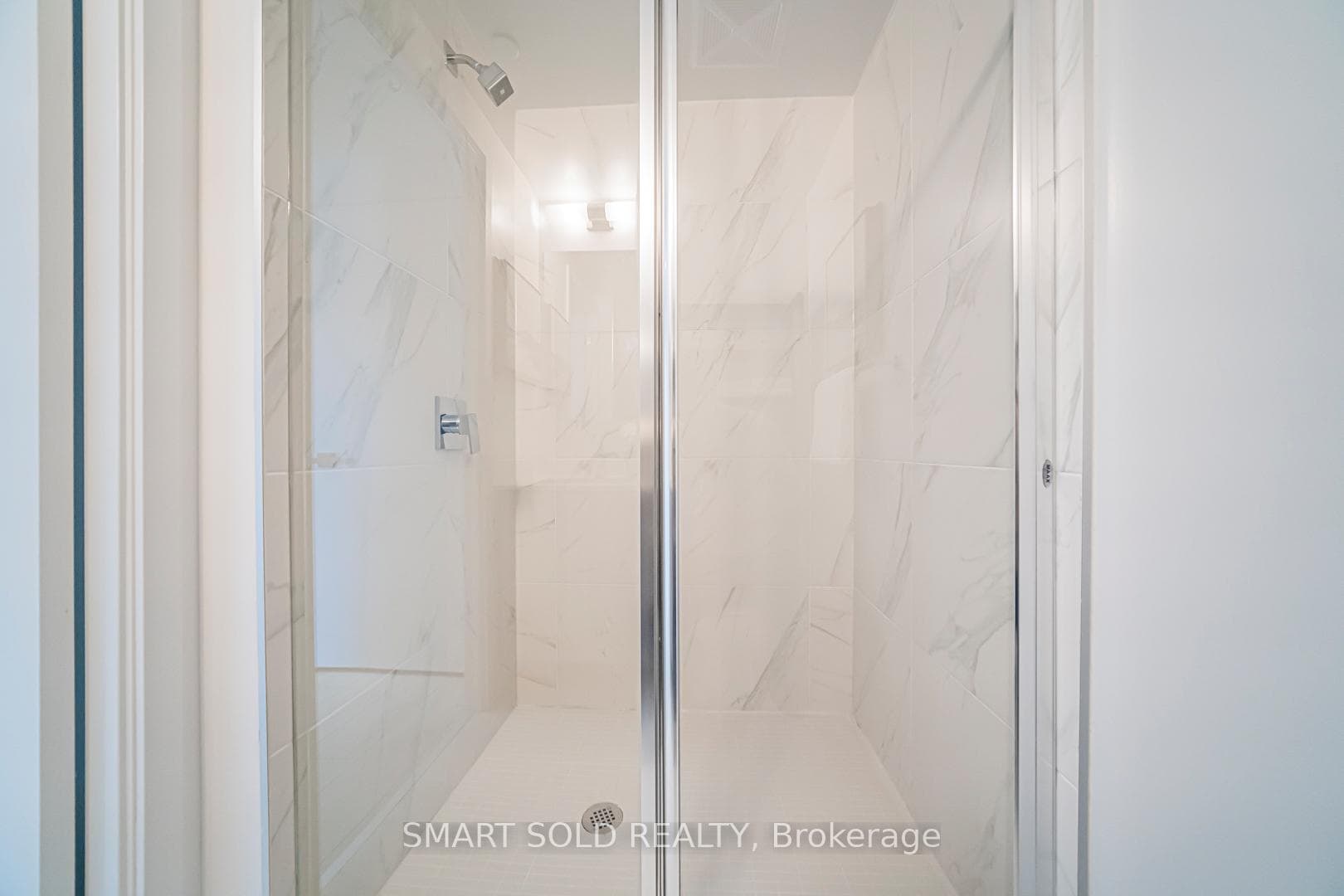 31 Tippett Road Unit 207 photo 10