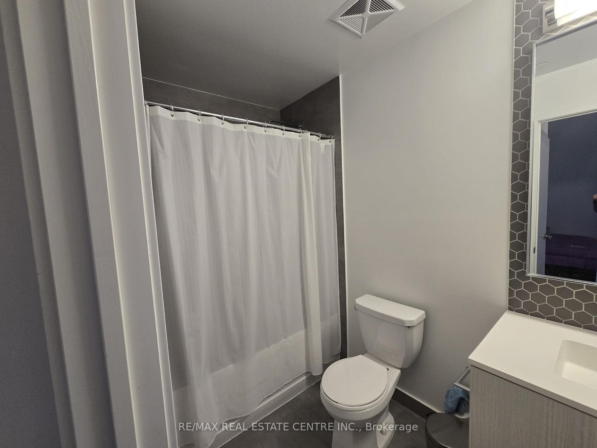 2520 Eglinton Avenue Unit 403 photo 11
