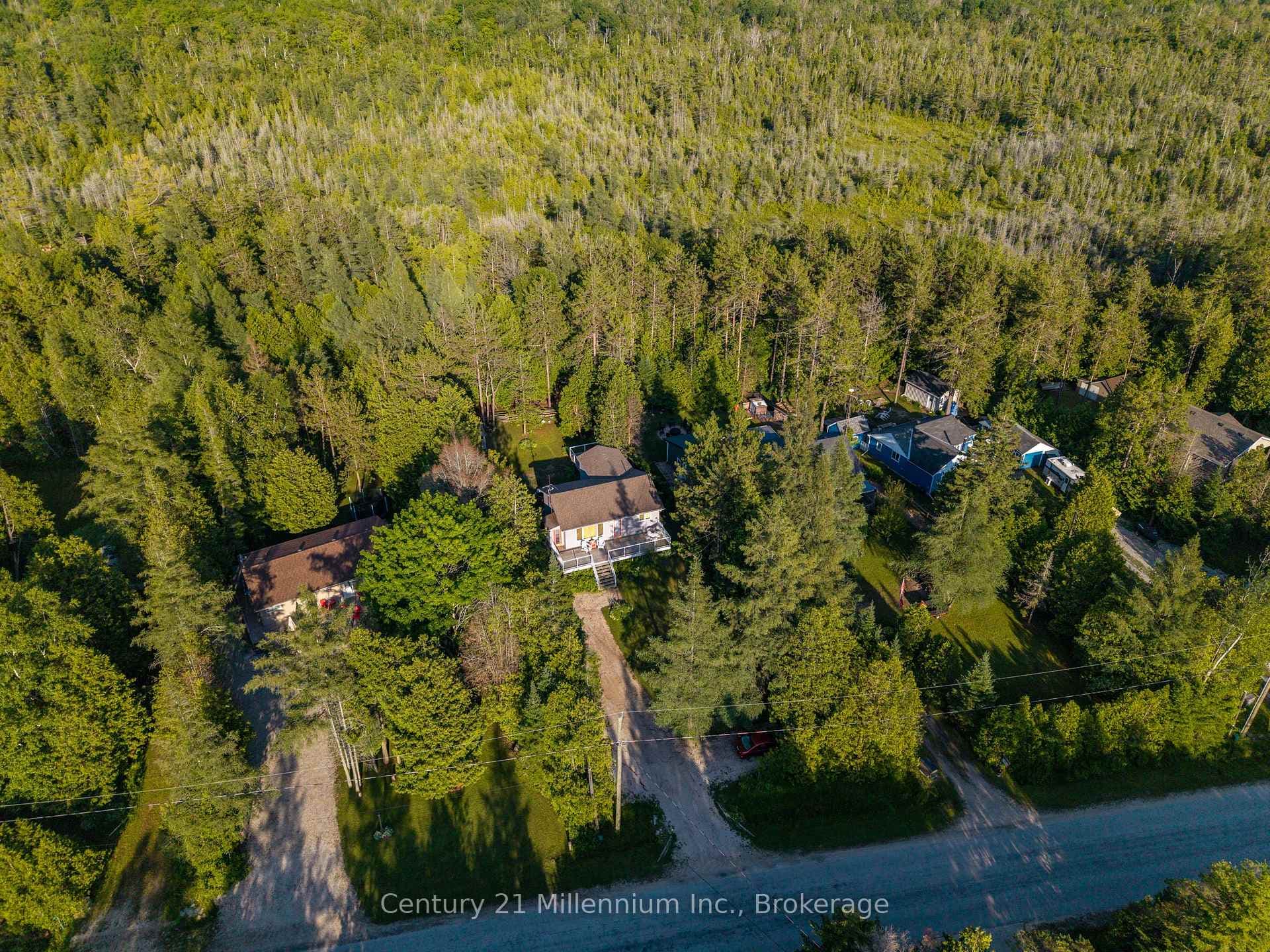 553 Bay Street photo 11