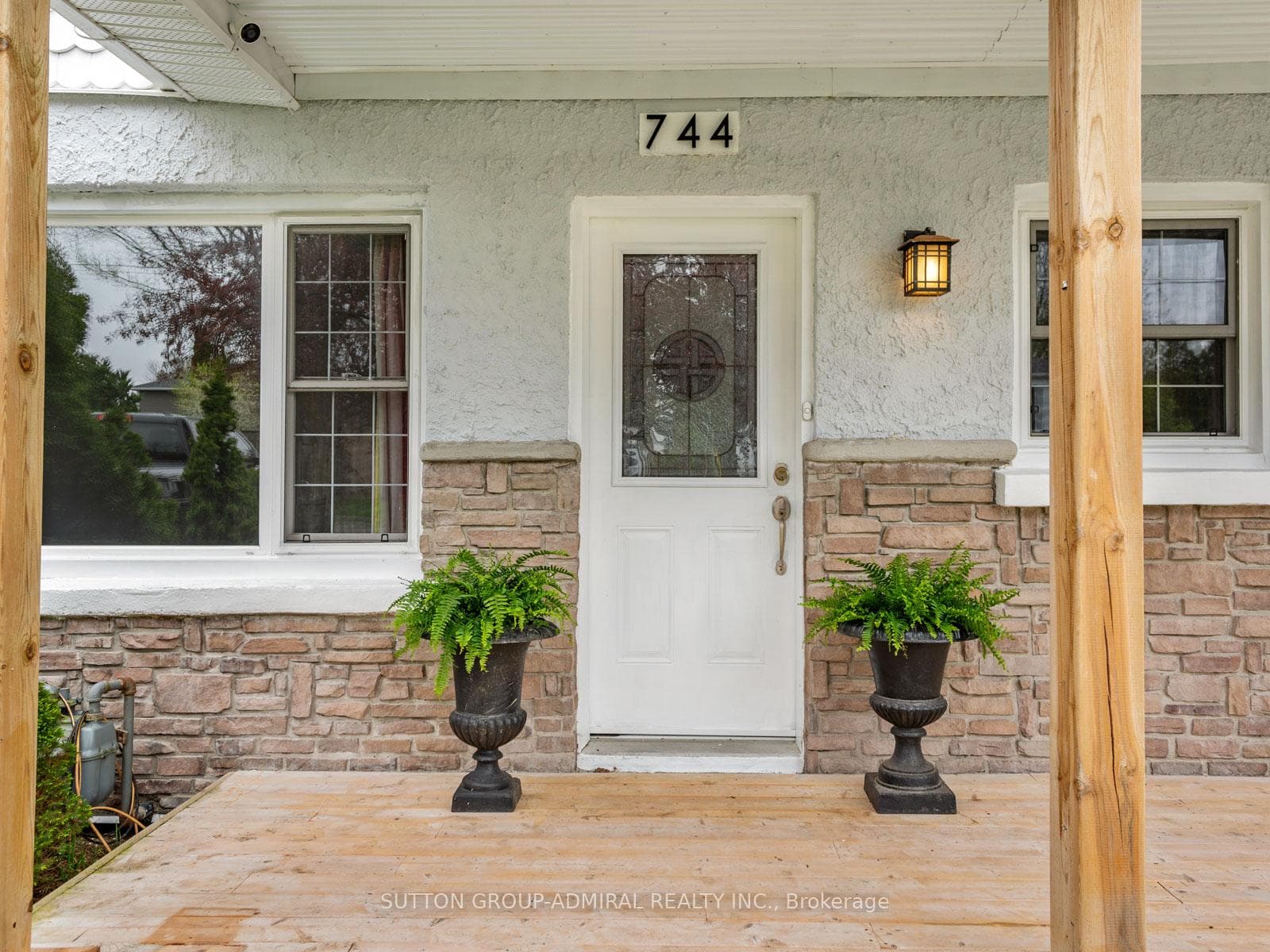 744 Arthur Street photo 2