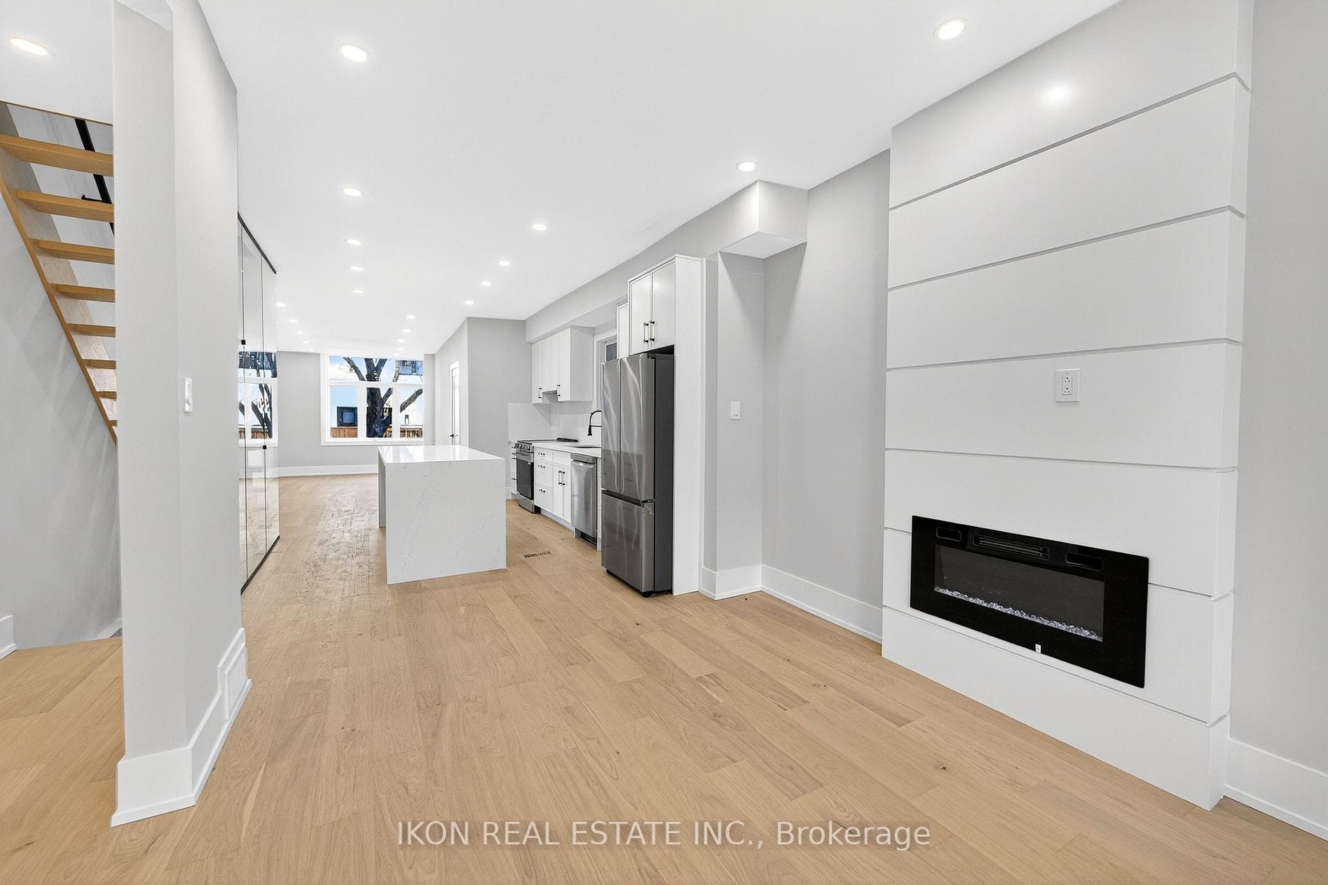 475 Delaware Avenue photo 3