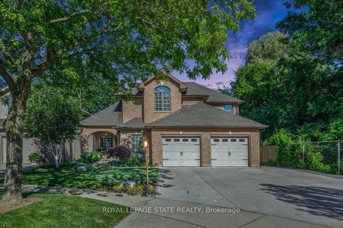 19 Robindale Court photo 1