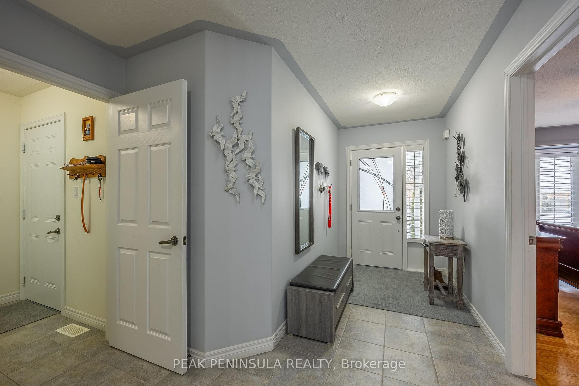78 Upper Canada Drive photo 3