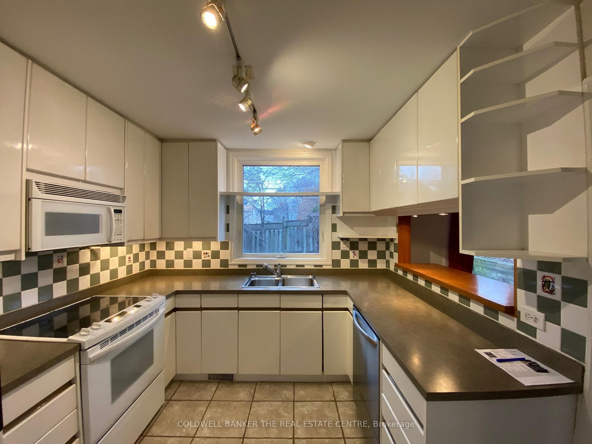 1073 Avenue Road Road photo 31