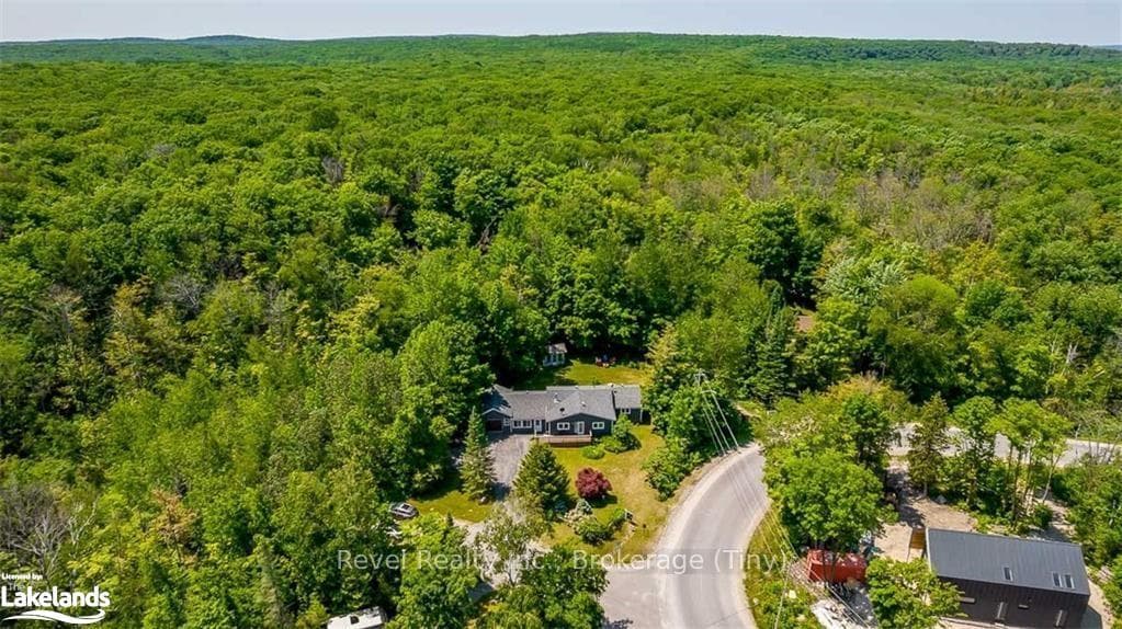 2440 CHAMPLAIN Road photo 35