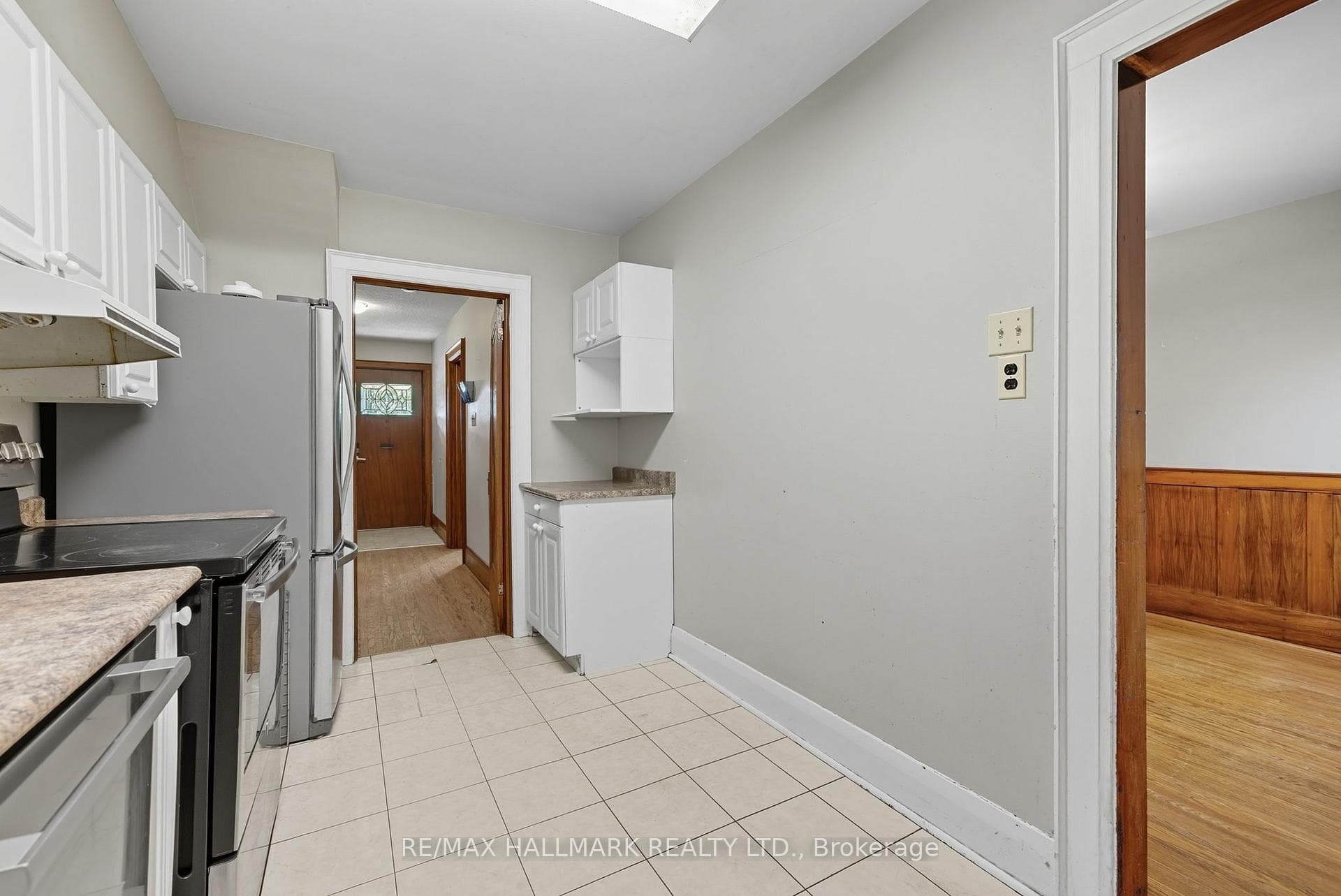 386 Belsize Drive photo 15