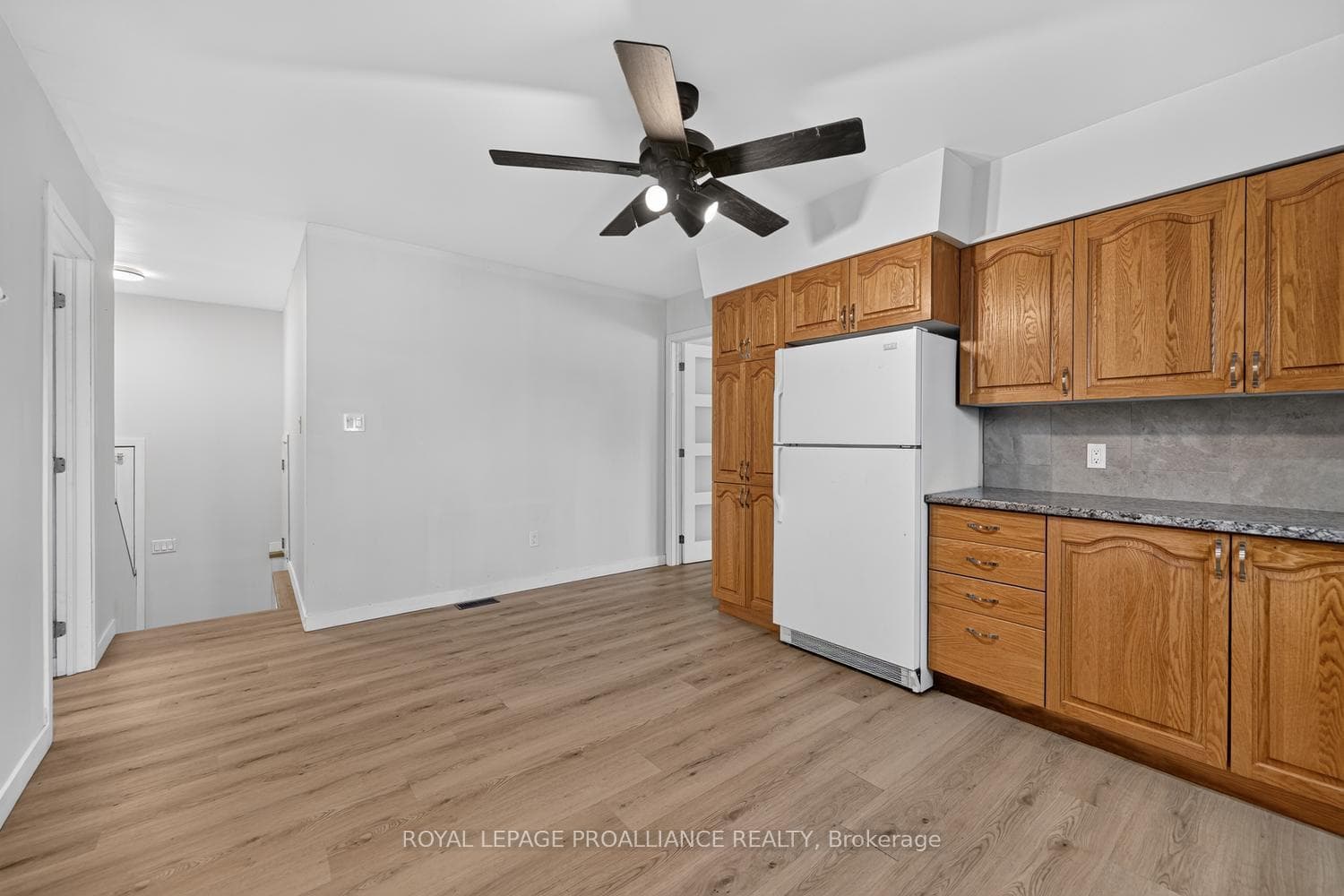415 RAILWAY Avenue photo 12