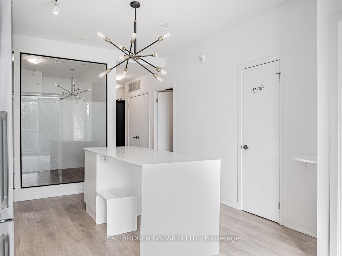 899 Queen Street Unit 414 photo 10