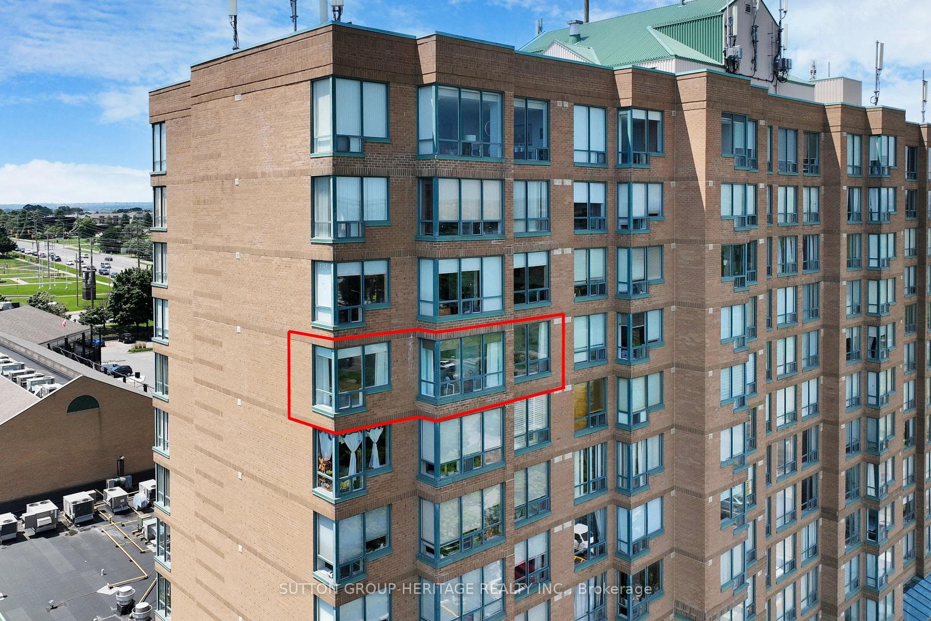 711 Rossland Road Unit 904 photo 35