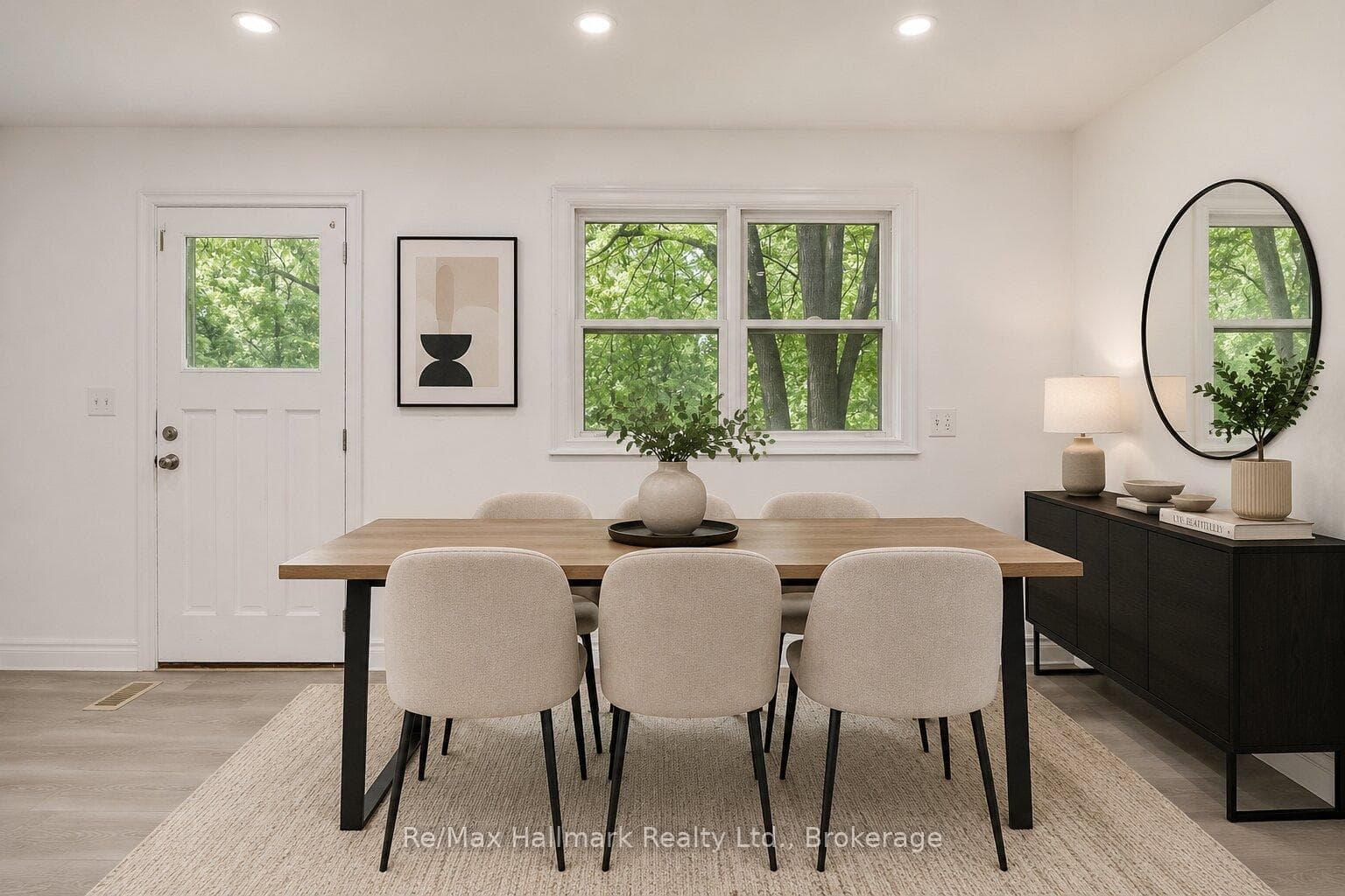 Dining room( virtuall staged)