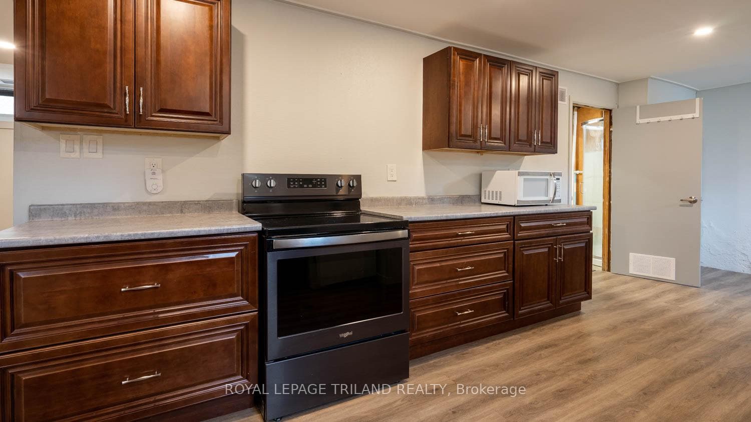 100 Susan Avenue photo 12