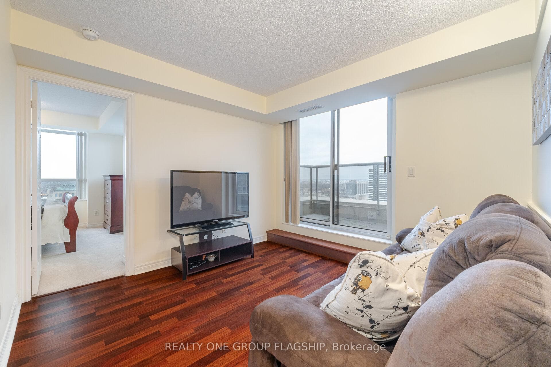 310 Burnhamthorpe Road Unit 3006 photo 14