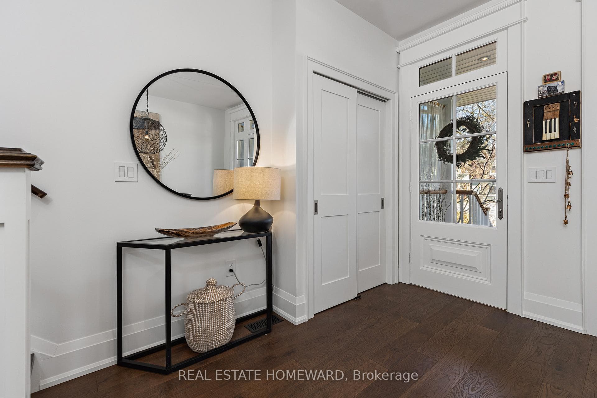 252 Silver Birch Avenue photo 2