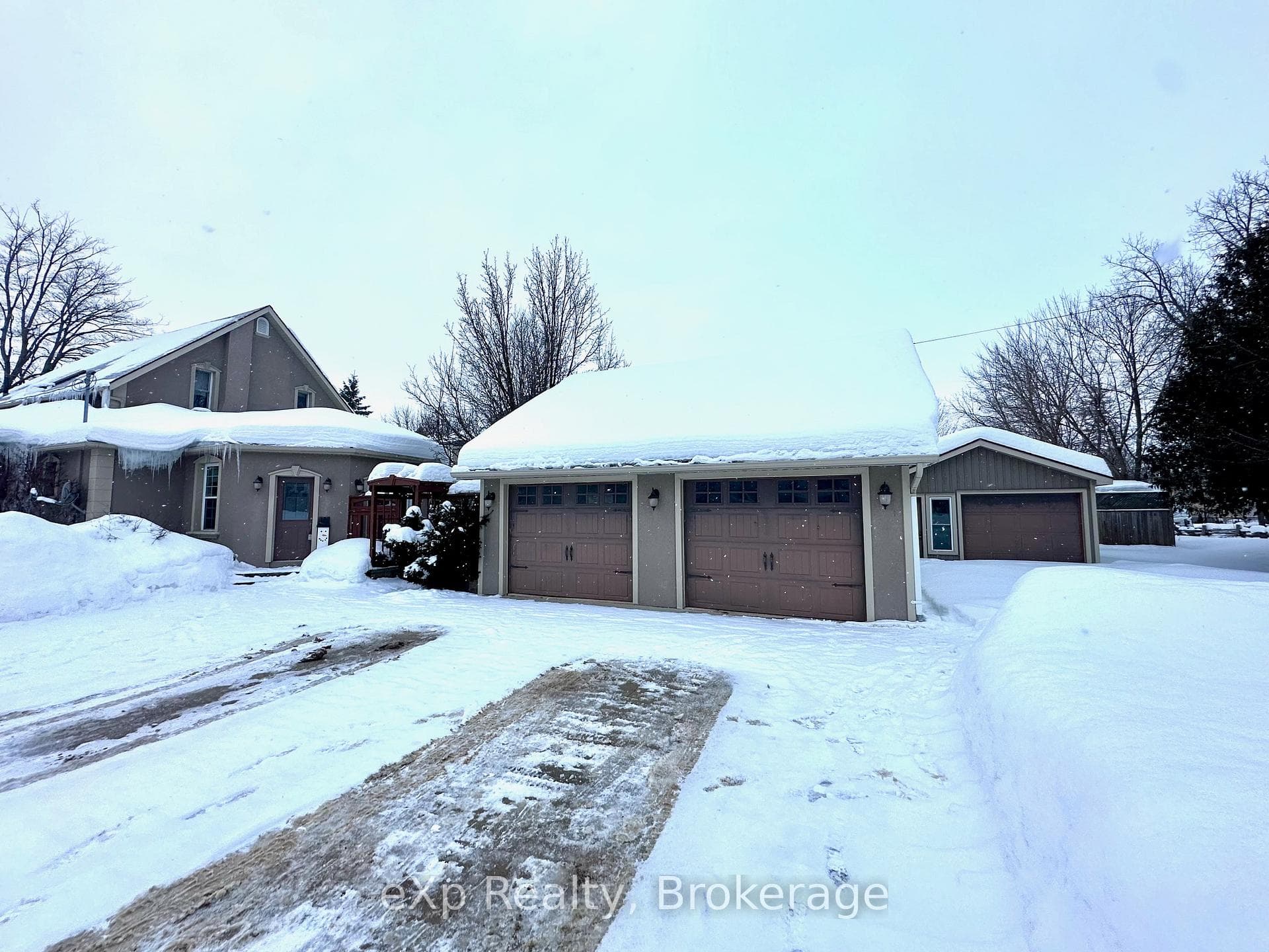 524 Colborne Street photo 3