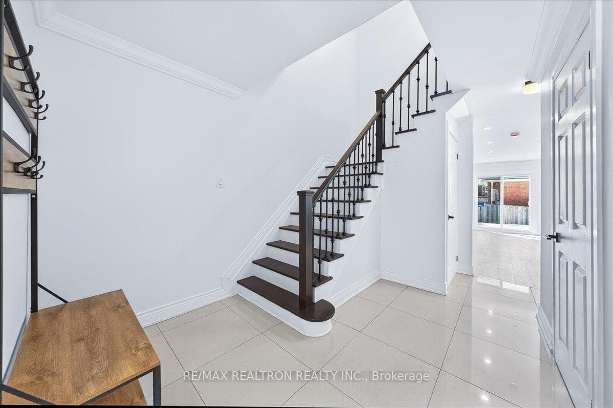 102 Wade Gate photo 5