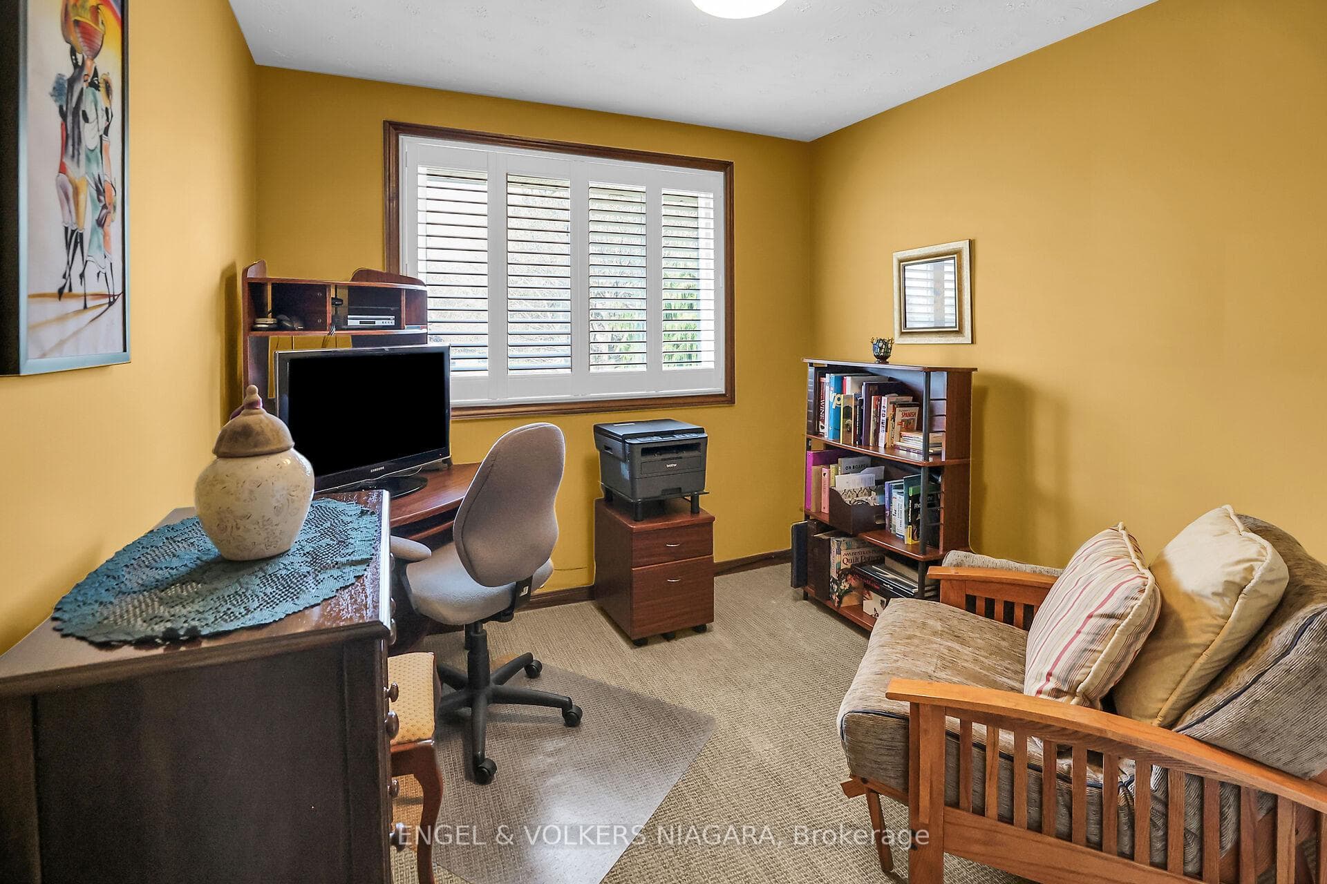 15 Butler Crescent photo 20