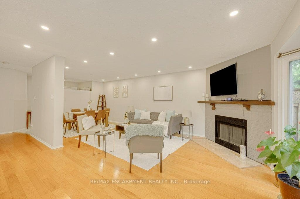 2597 Addingham Crescent photo 3
