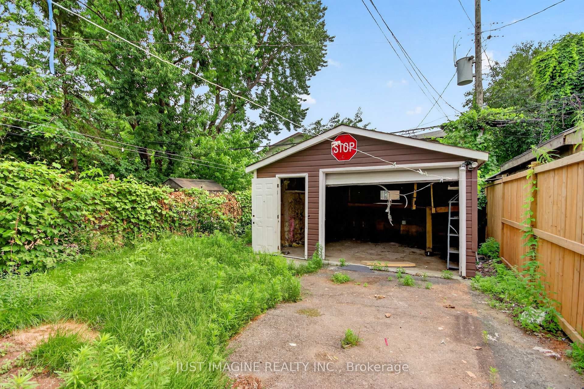 2654 Conn Street photo 34