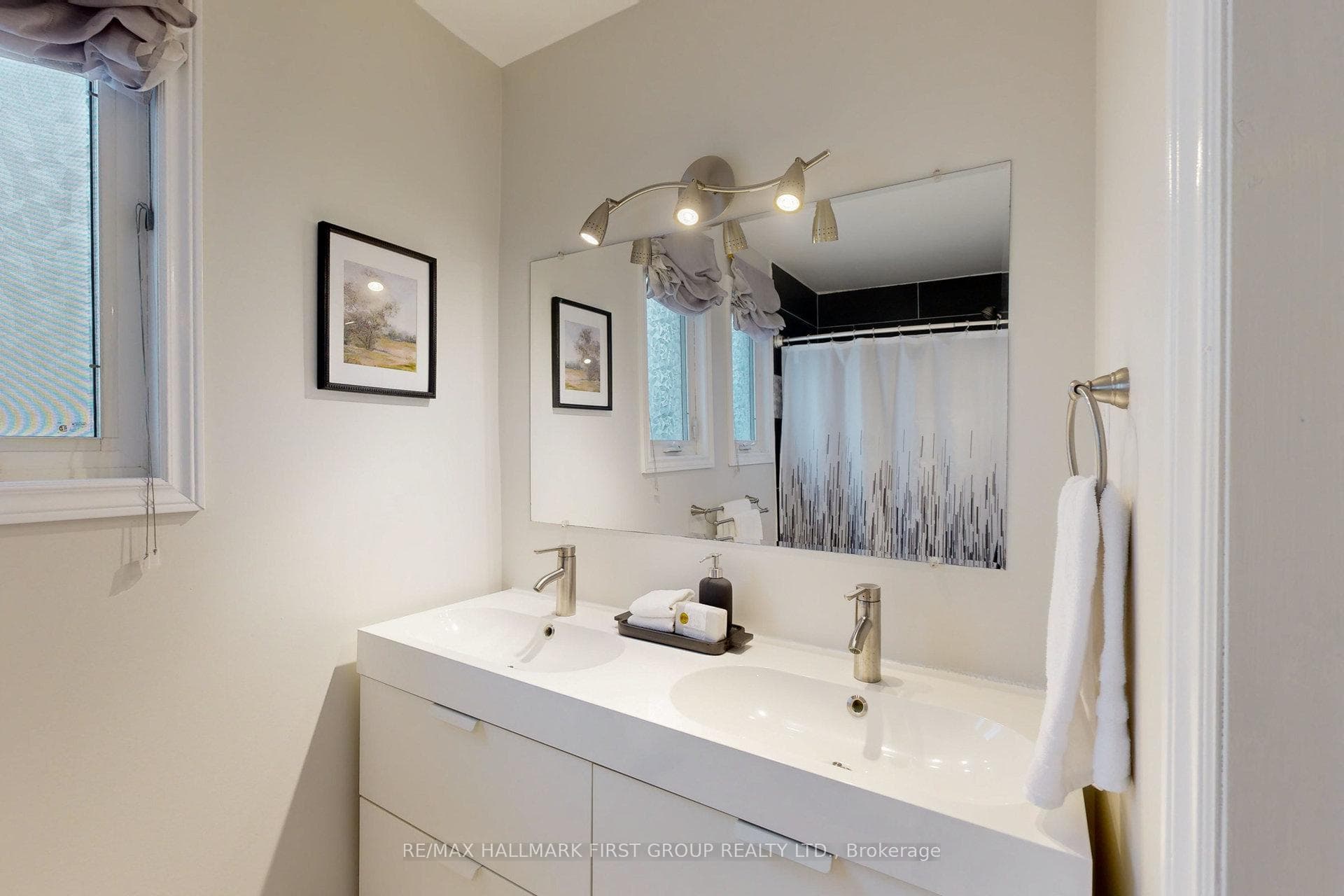 884 Sheppard Avenue photo 28