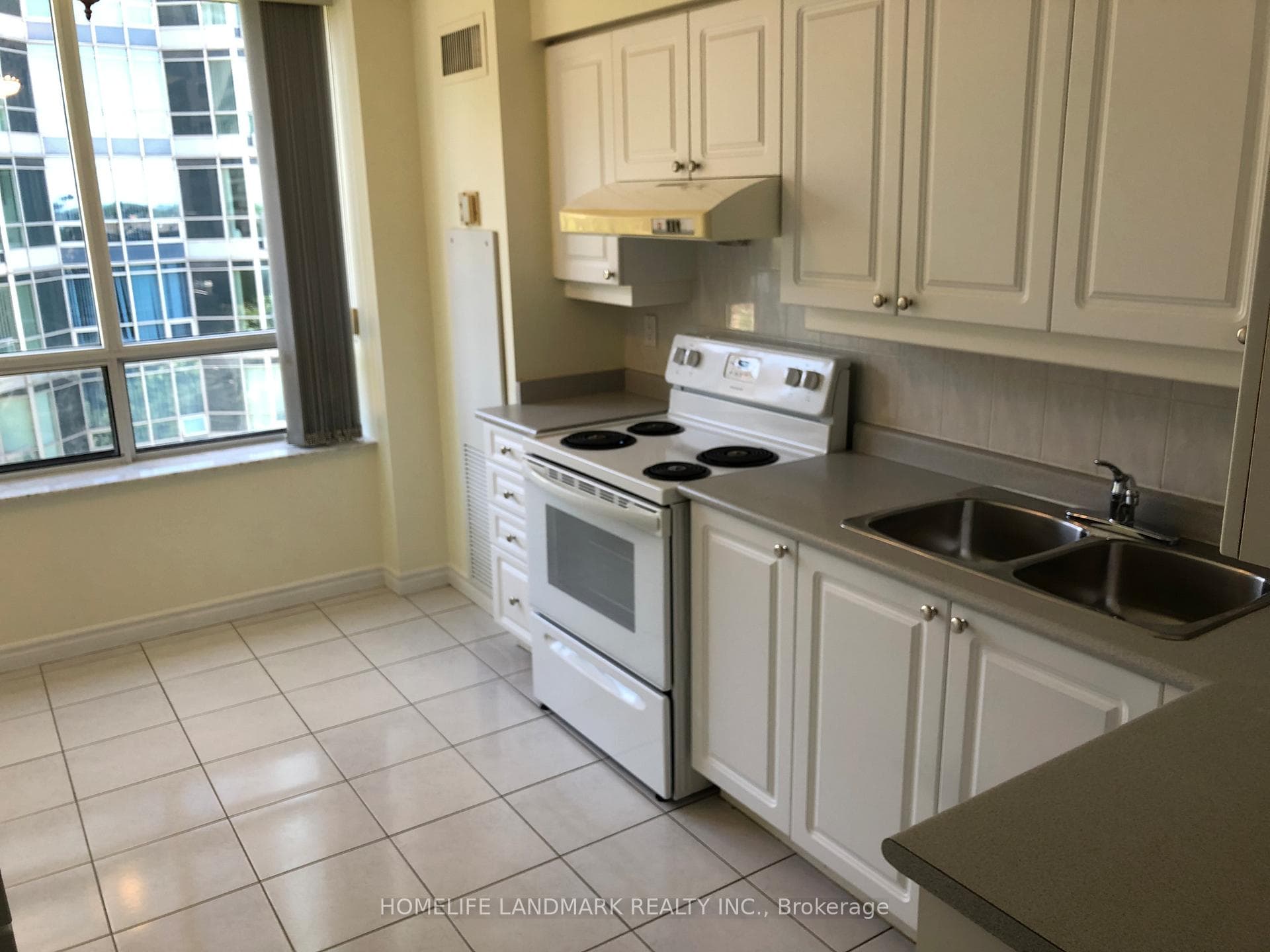18 Sommerset Way Unit 816 photo 7