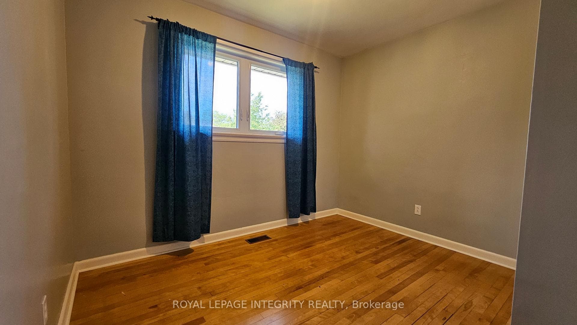 1764 Gage Crescent photo 8