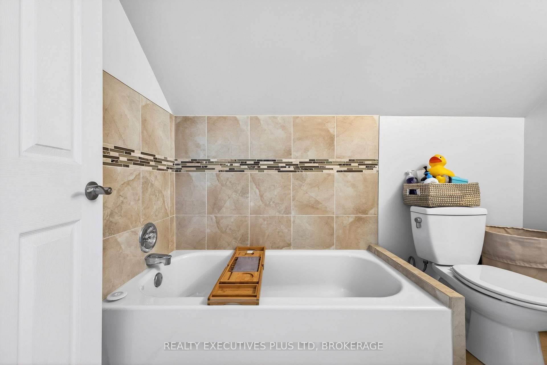 Soaker tub!